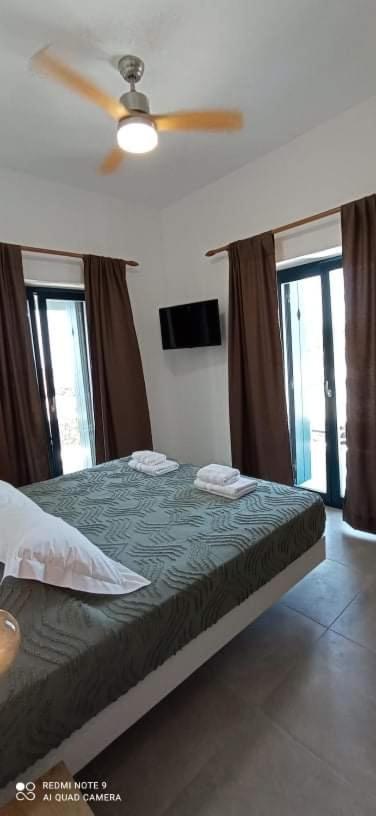 Paros-Memories-Neubau-Villen, Sportpool Aspro Chorio Bagian luar foto
